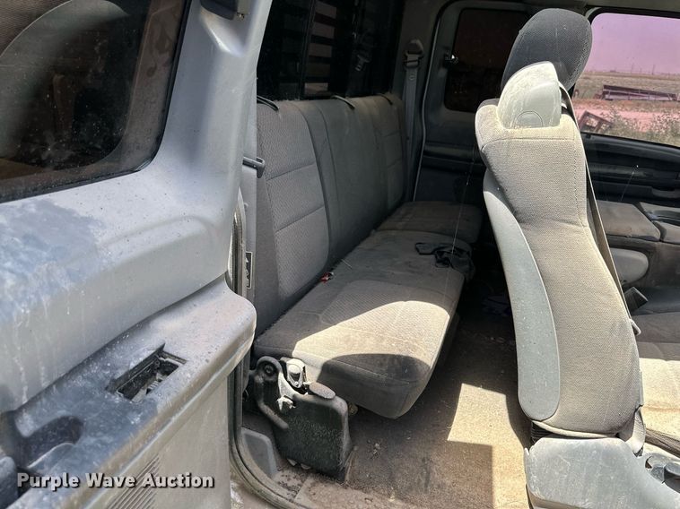 image for item KM9889 2002  Ford F250 Super Duty XLT  SuperCab pickup truck