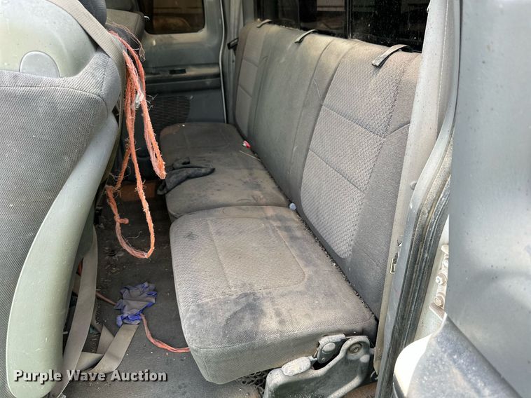 image for item KM9889 2002  Ford F250 Super Duty XLT  SuperCab pickup truck