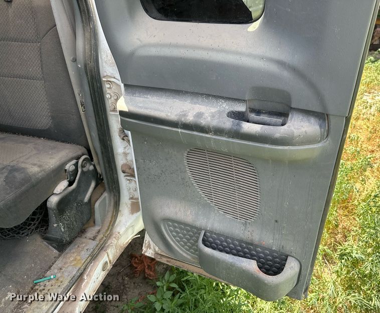 image for item KM9889 2002  Ford F250 Super Duty XLT  SuperCab pickup truck