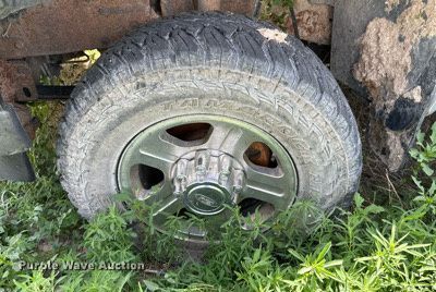 image for item KM9889 2002  Ford F250 Super Duty XLT  SuperCab pickup truck