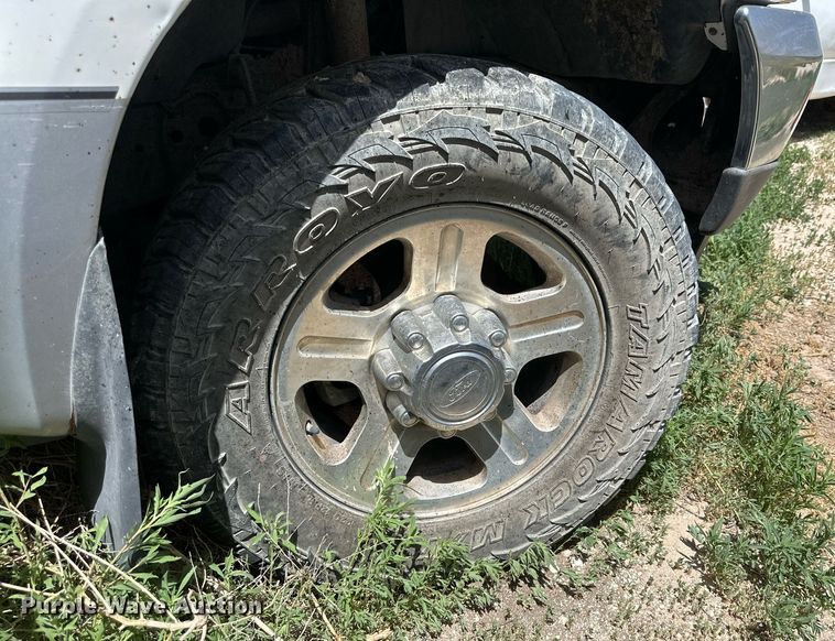 image for item KM9889 2002  Ford F250 Super Duty XLT  SuperCab pickup truck