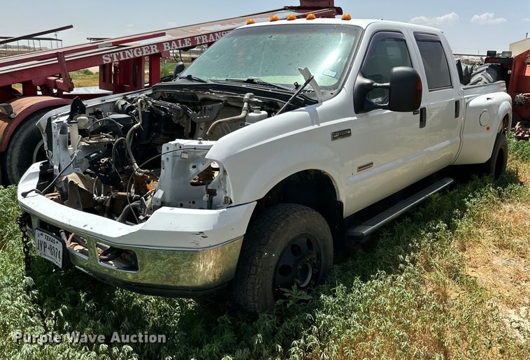 image for item KM9890 2006  Ford F350 Super Duty Lariat  Crew Cab pickup truck