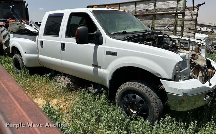 image for item KM9890 2006  Ford F350 Super Duty Lariat  Crew Cab pickup truck