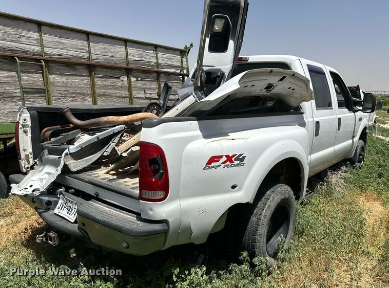 image for item KM9890 2006  Ford F350 Super Duty Lariat  Crew Cab pickup truck