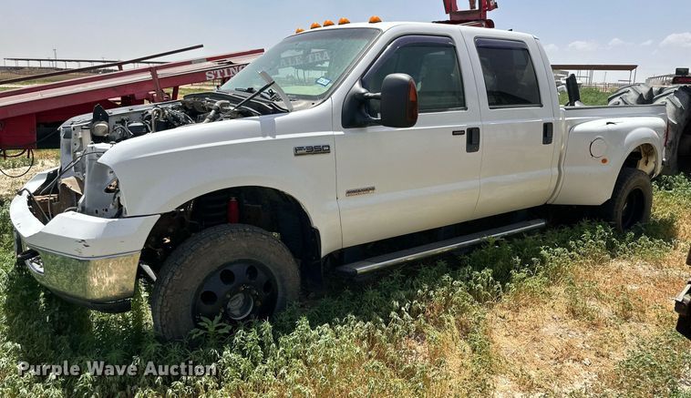 image for item KM9890 2006  Ford F350 Super Duty Lariat  Crew Cab pickup truck