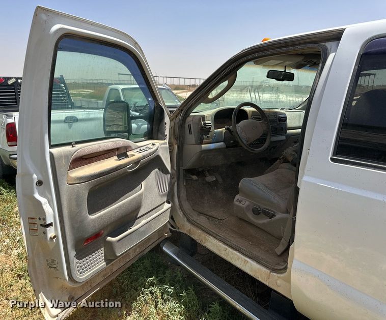 image for item KM9890 2006  Ford F350 Super Duty Lariat  Crew Cab pickup truck