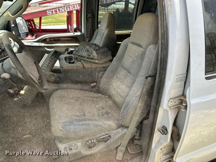 image for item KM9890 2006  Ford F350 Super Duty Lariat  Crew Cab pickup truck