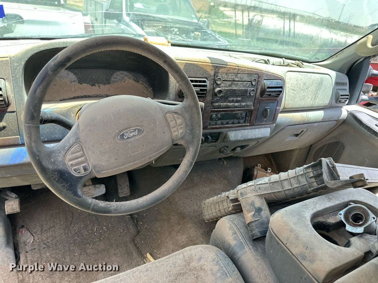 image for item KM9890 2006  Ford F350 Super Duty Lariat  Crew Cab pickup truck