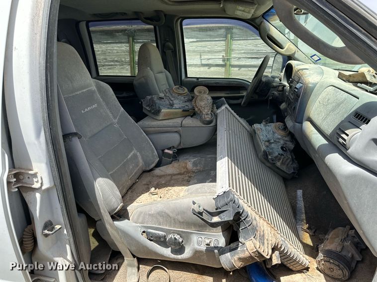 image for item KM9890 2006  Ford F350 Super Duty Lariat  Crew Cab pickup truck