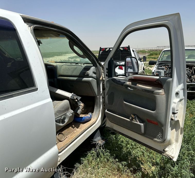 image for item KM9890 2006  Ford F350 Super Duty Lariat  Crew Cab pickup truck