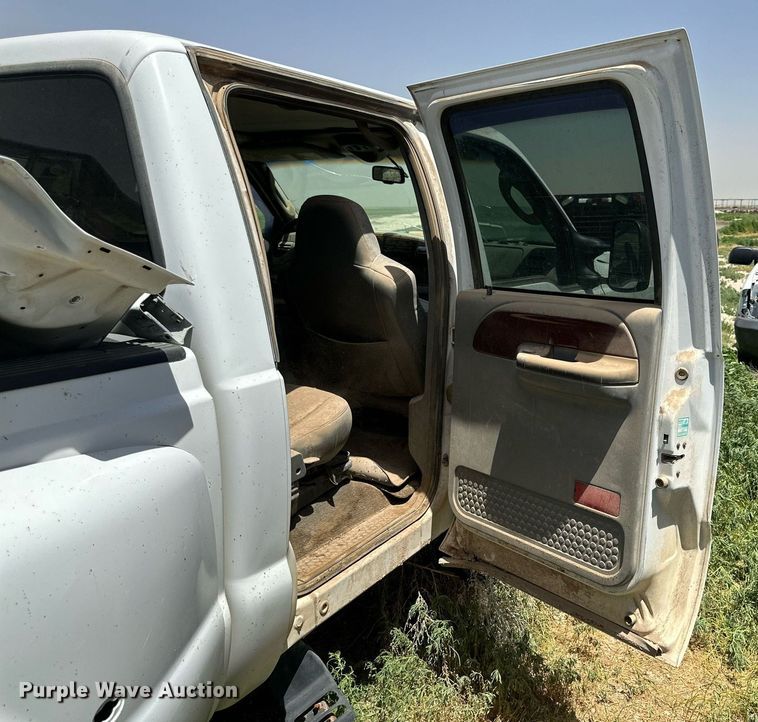 image for item KM9890 2006  Ford F350 Super Duty Lariat  Crew Cab pickup truck