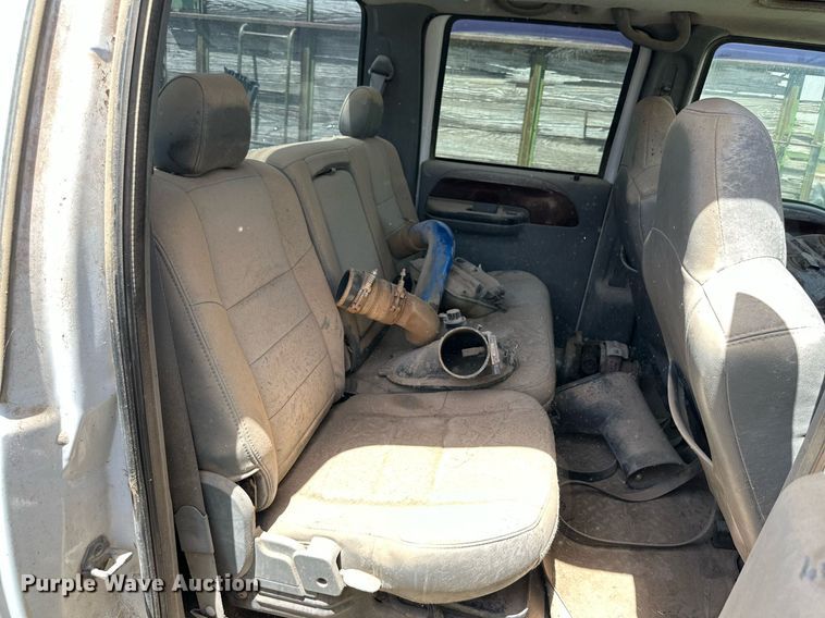 image for item KM9890 2006  Ford F350 Super Duty Lariat  Crew Cab pickup truck