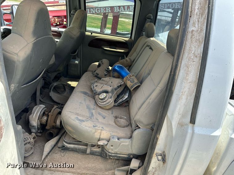 image for item KM9890 2006  Ford F350 Super Duty Lariat  Crew Cab pickup truck