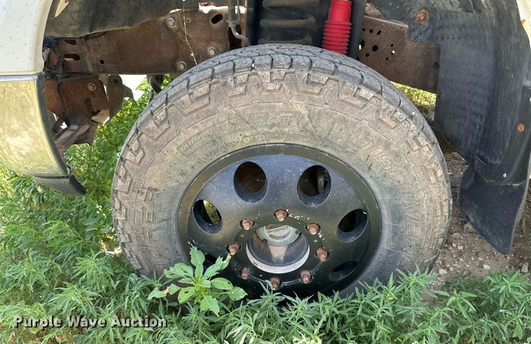 image for item KM9890 2006  Ford F350 Super Duty Lariat  Crew Cab pickup truck