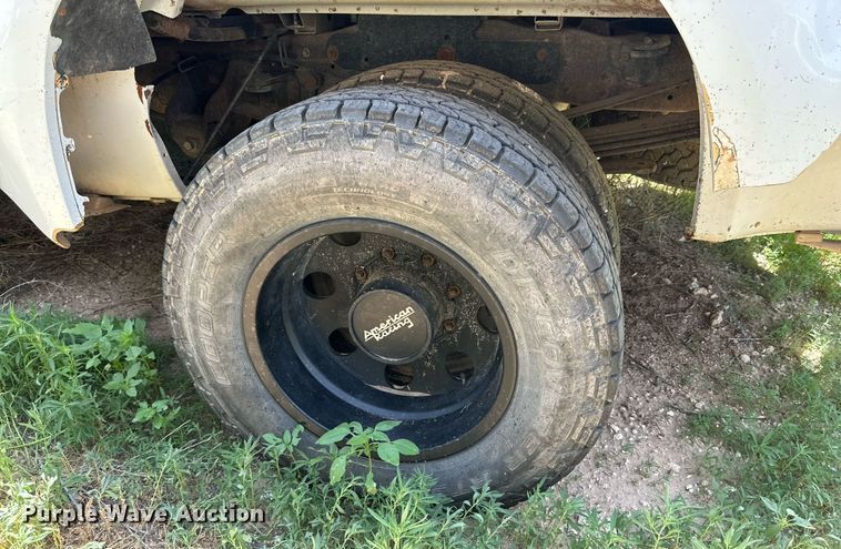 image for item KM9890 2006  Ford F350 Super Duty Lariat  Crew Cab pickup truck