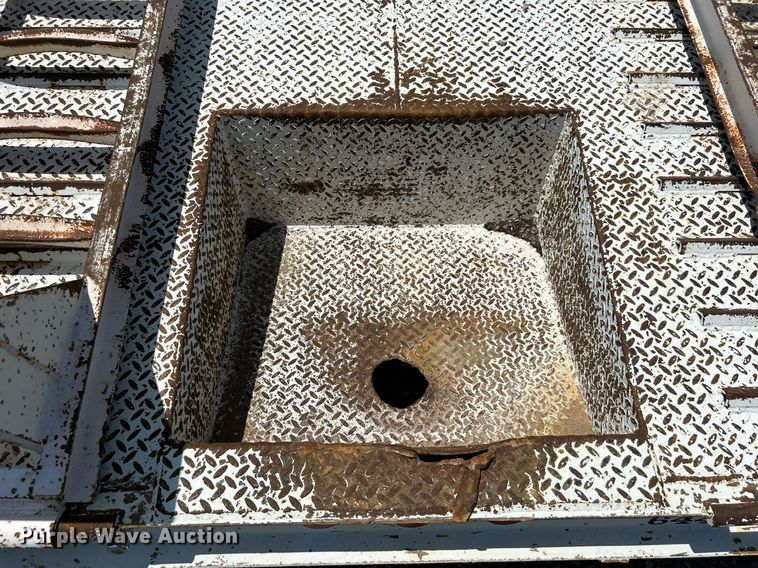 image for item KW9124 1998 Fleming Trailers Inc TD824-10  equipment trailer