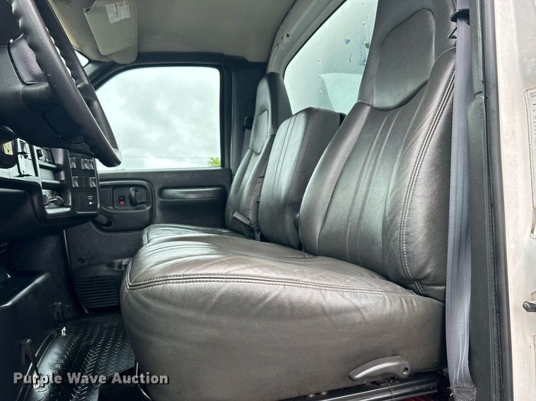 image for item KW9145 2008 Chevrolet C6500  fiber optic splicing truck