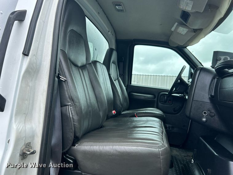 image for item KW9145 2008 Chevrolet C6500  fiber optic splicing truck