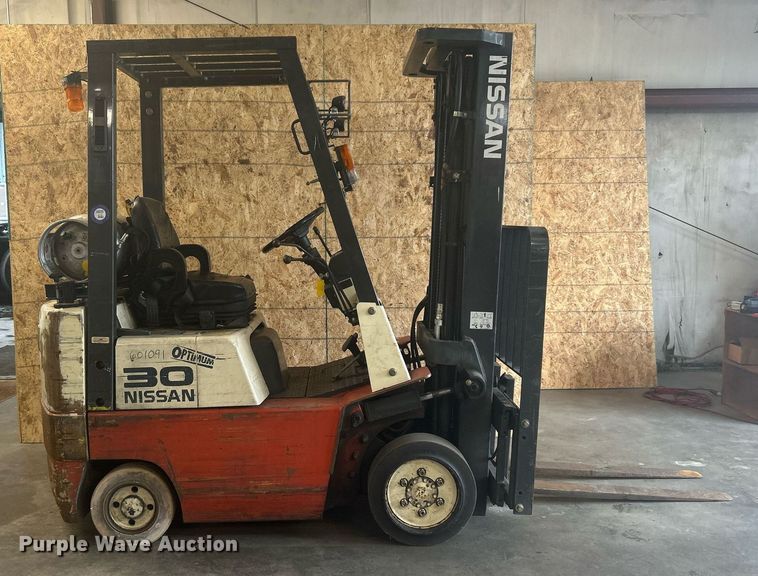 image for item KW9149 Nissan Optimum 30  forklift
