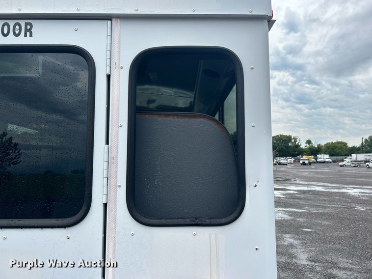 image for item KW9167 2008 Chevrolet Express G3500  school bus