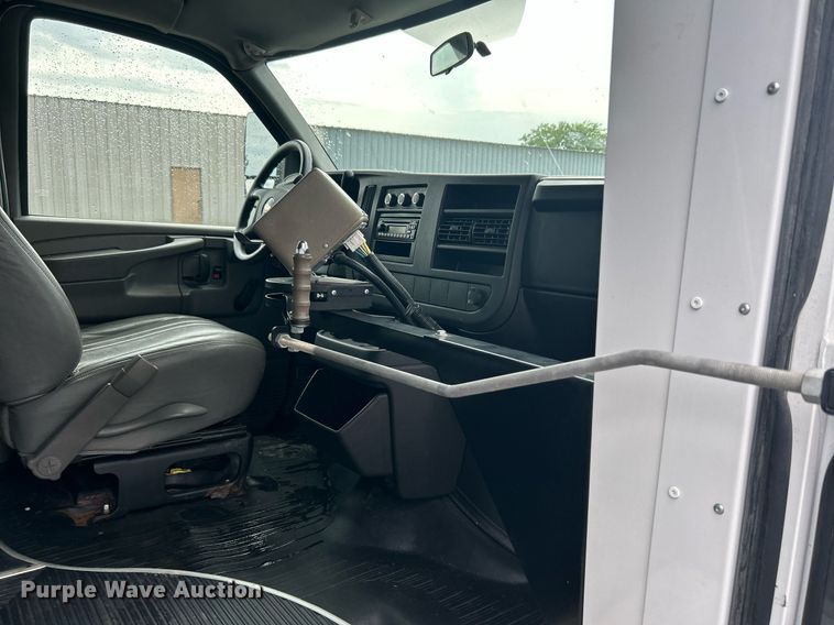 image for item KW9167 2008 Chevrolet Express G3500  school bus