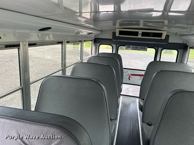 image for item KW9167 2008 Chevrolet Express G3500  school bus