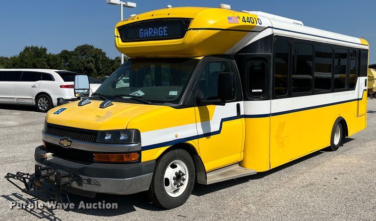 image for item LF9341 2016 Chevrolet Express G4500  shuttle bus