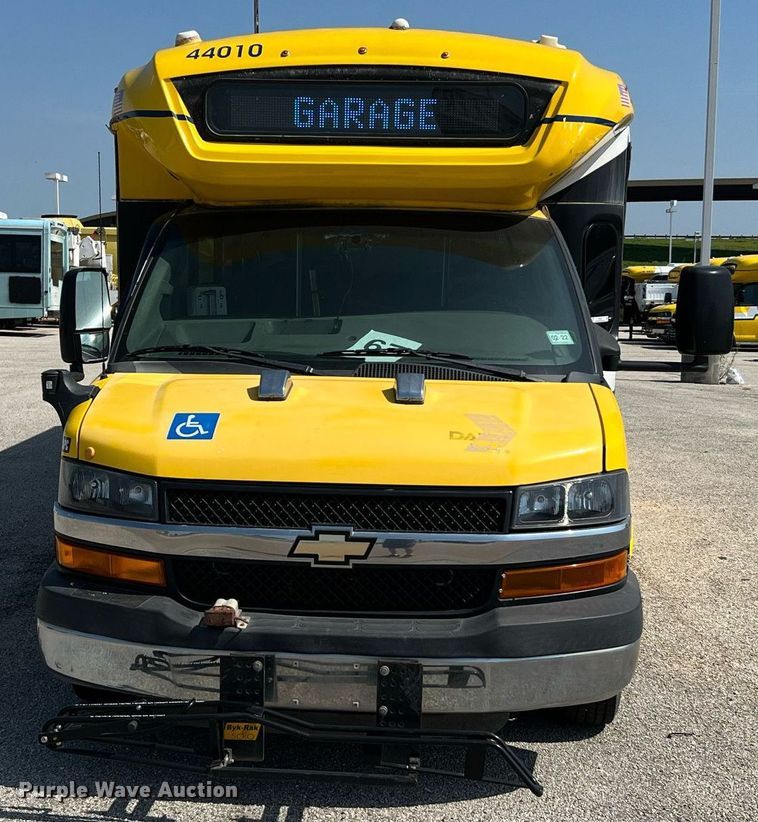 image for item LF9341 2016 Chevrolet Express G4500  shuttle bus