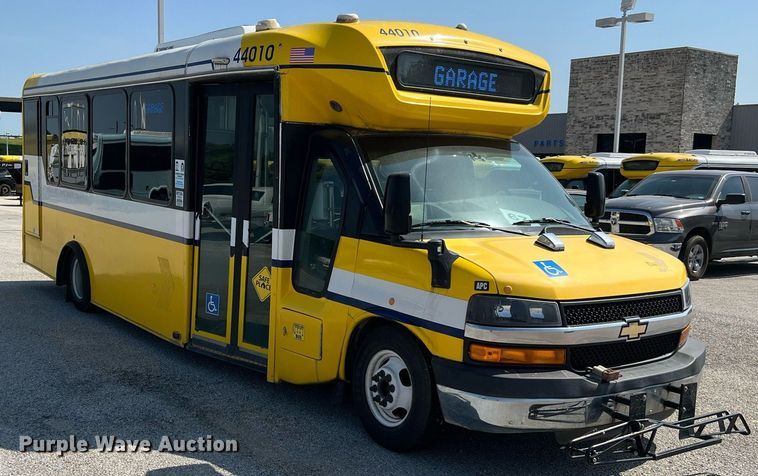 image for item LF9341 2016 Chevrolet Express G4500  shuttle bus