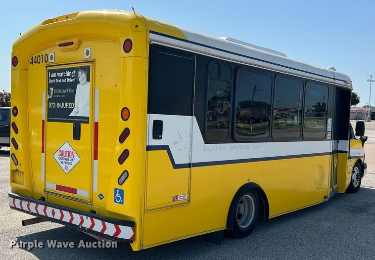 image for item LF9341 2016 Chevrolet Express G4500  shuttle bus