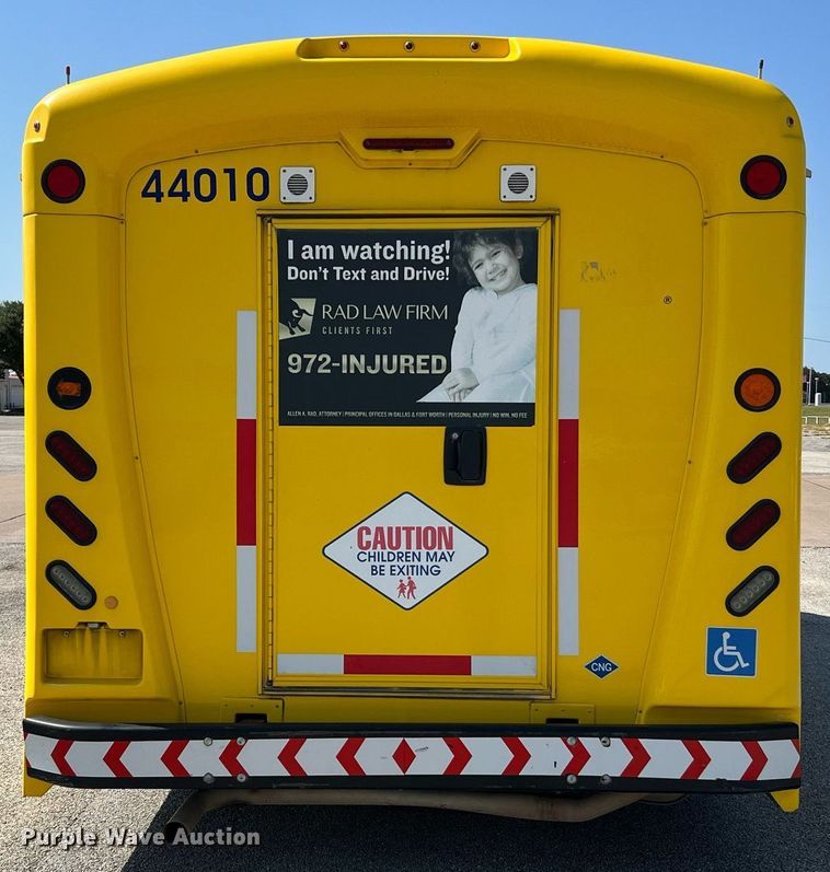 image for item LF9341 2016 Chevrolet Express G4500  shuttle bus