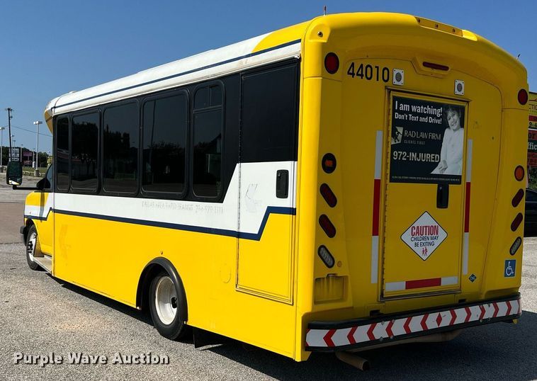 image for item LF9341 2016 Chevrolet Express G4500  shuttle bus