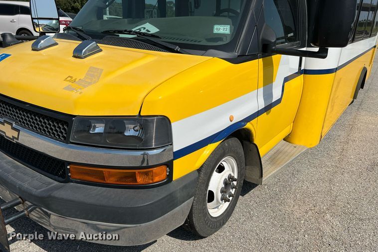 image for item LF9341 2016 Chevrolet Express G4500  shuttle bus