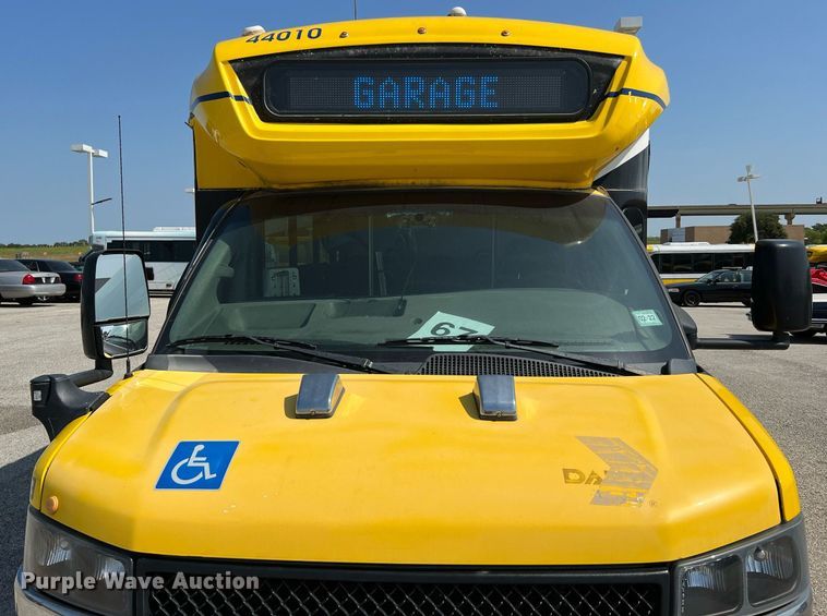 image for item LF9341 2016 Chevrolet Express G4500  shuttle bus