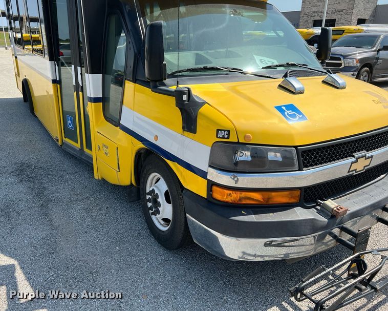 image for item LF9341 2016 Chevrolet Express G4500  shuttle bus