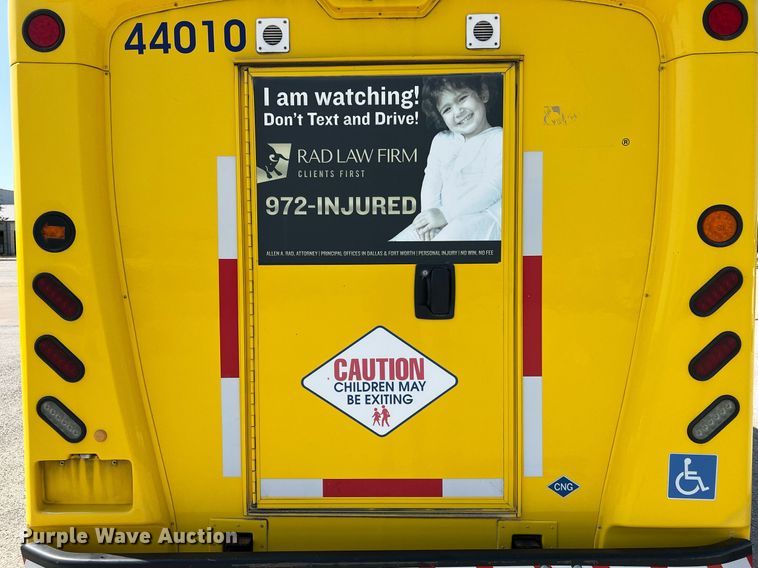 image for item LF9341 2016 Chevrolet Express G4500  shuttle bus