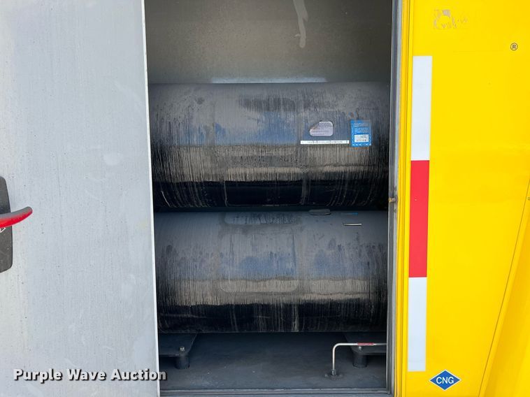 image for item LF9341 2016 Chevrolet Express G4500  shuttle bus