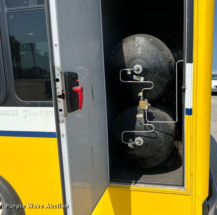 image for item LF9341 2016 Chevrolet Express G4500  shuttle bus