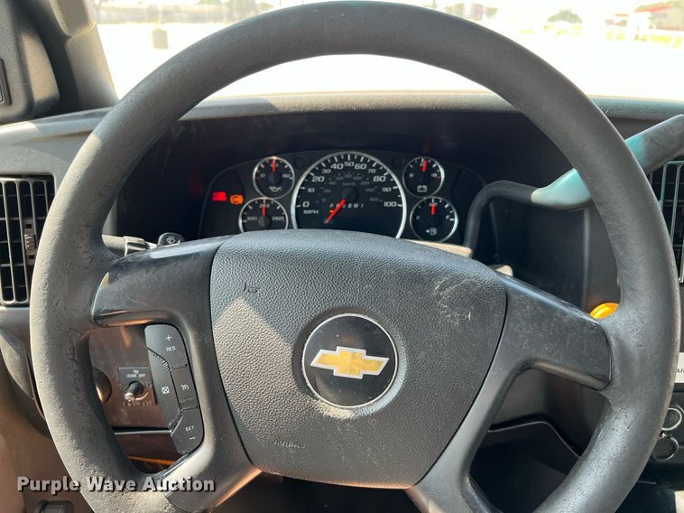 image for item LF9341 2016 Chevrolet Express G4500  shuttle bus