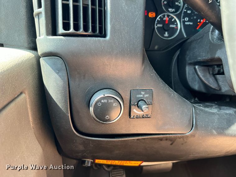 image for item LF9341 2016 Chevrolet Express G4500  shuttle bus