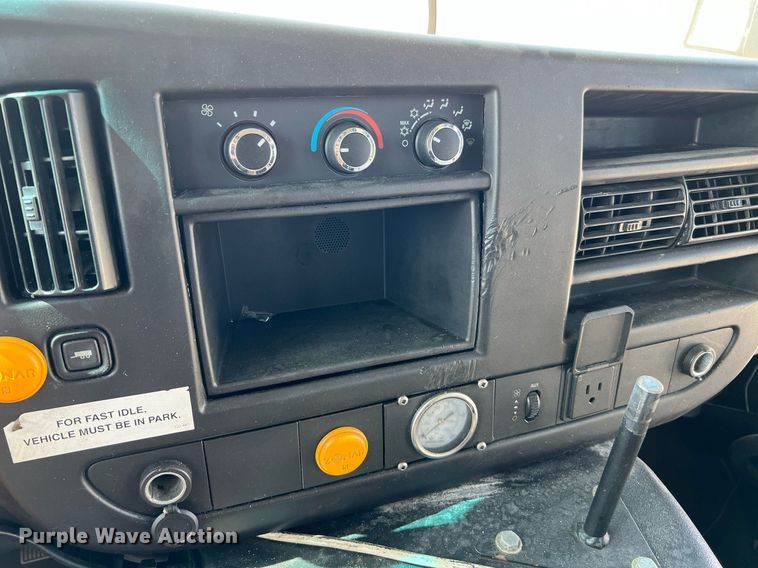 image for item LF9341 2016 Chevrolet Express G4500  shuttle bus