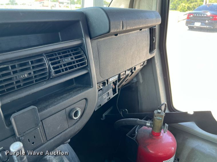 image for item LF9341 2016 Chevrolet Express G4500  shuttle bus