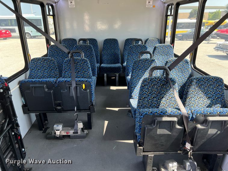 image for item LF9341 2016 Chevrolet Express G4500  shuttle bus