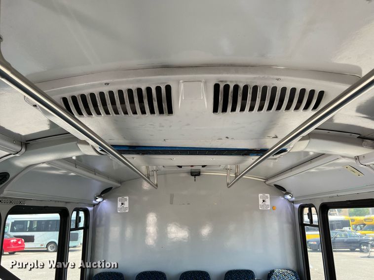 image for item LF9341 2016 Chevrolet Express G4500  shuttle bus