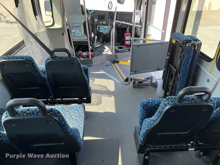 image for item LF9341 2016 Chevrolet Express G4500  shuttle bus