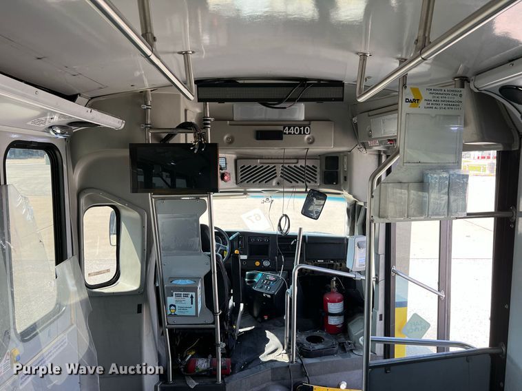 image for item LF9341 2016 Chevrolet Express G4500  shuttle bus