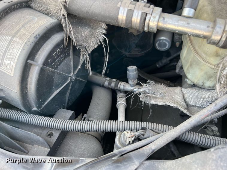 image for item LF9341 2016 Chevrolet Express G4500  shuttle bus