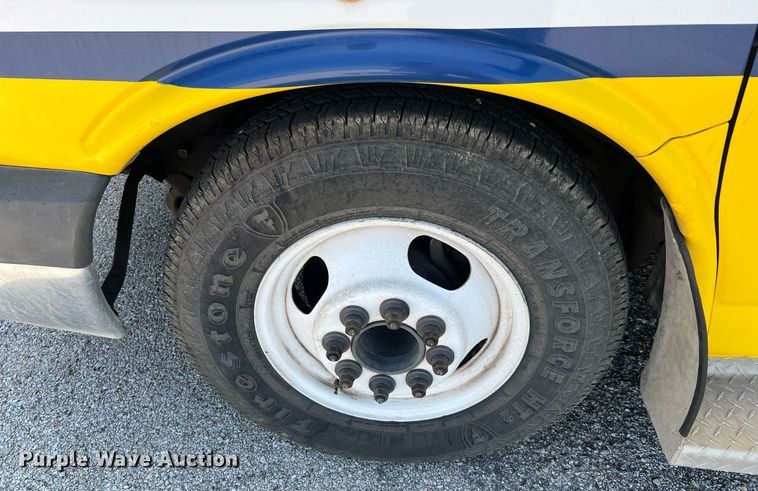 image for item LF9341 2016 Chevrolet Express G4500  shuttle bus