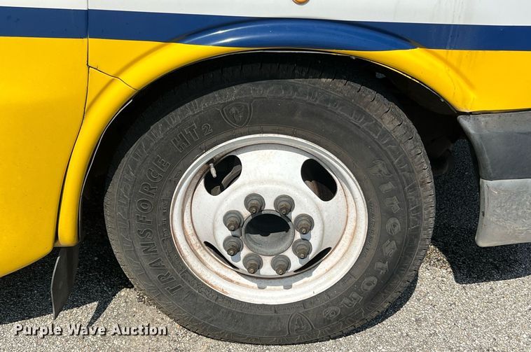 image for item LF9341 2016 Chevrolet Express G4500  shuttle bus