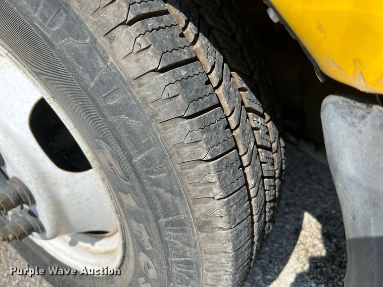 image for item LF9341 2016 Chevrolet Express G4500  shuttle bus